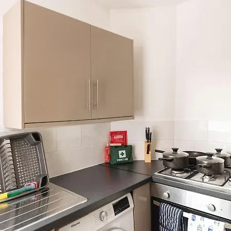 3-Bedroom Home In Liverpool L15 With Free Parking Exterior photo