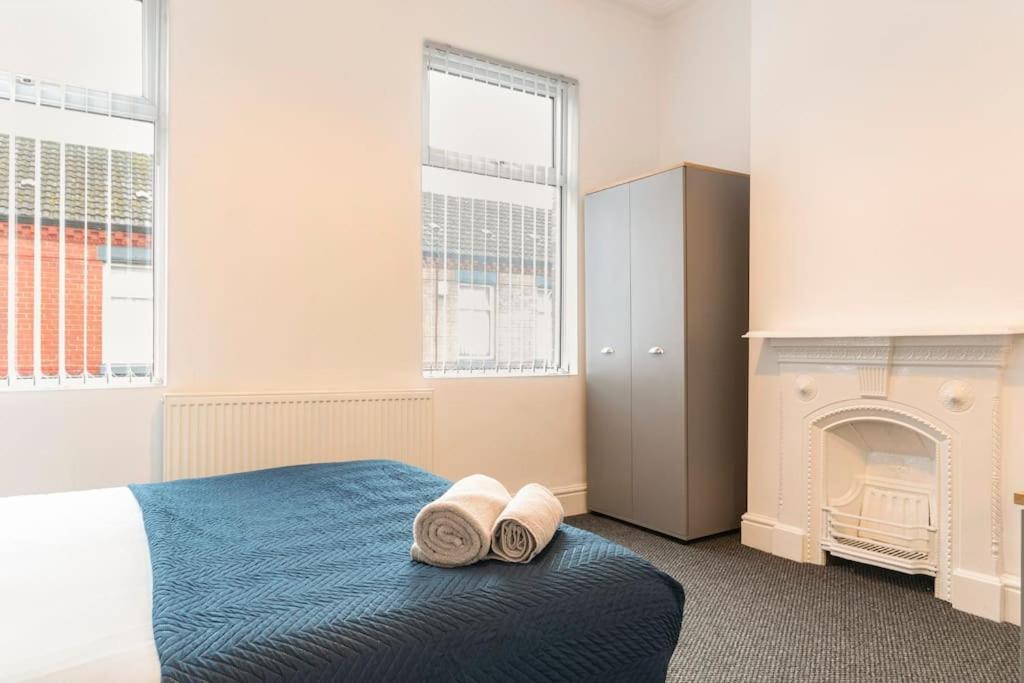 3-bedroom In L15 With Free Parking * Ливерпуль