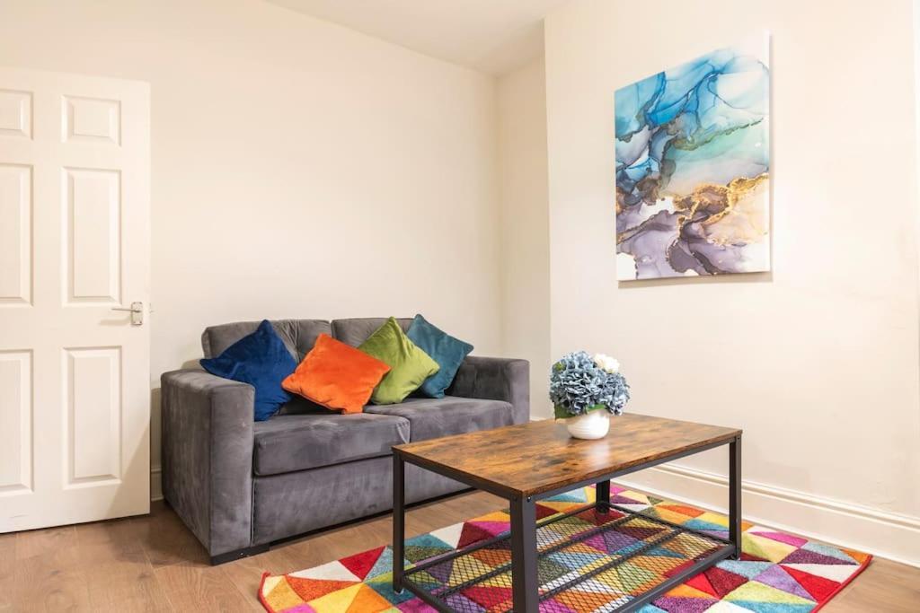 3-bedroom In L15 With Free Parking Ливерпуль