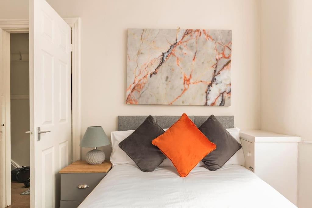 Апартаменты 3-bedroom In L15 With Free Parking Ливерпуль