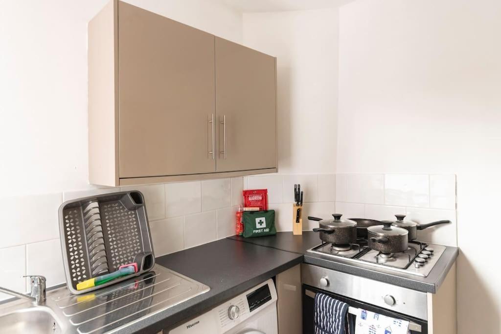 3-bedroom In L15 With Free Parking * Ливерпуль